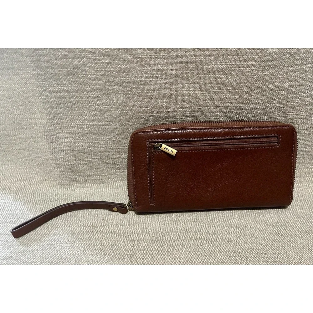 Fossil Brown Leather Wristlet Wallet Zip Around Purse Credit Cards Travel 137623